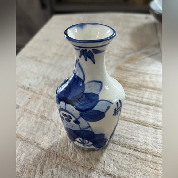 Set of Two Vintage Blue and White Oriental Porcelain Vases. 2” and 4” tall. #224 - Picture 2 of 11